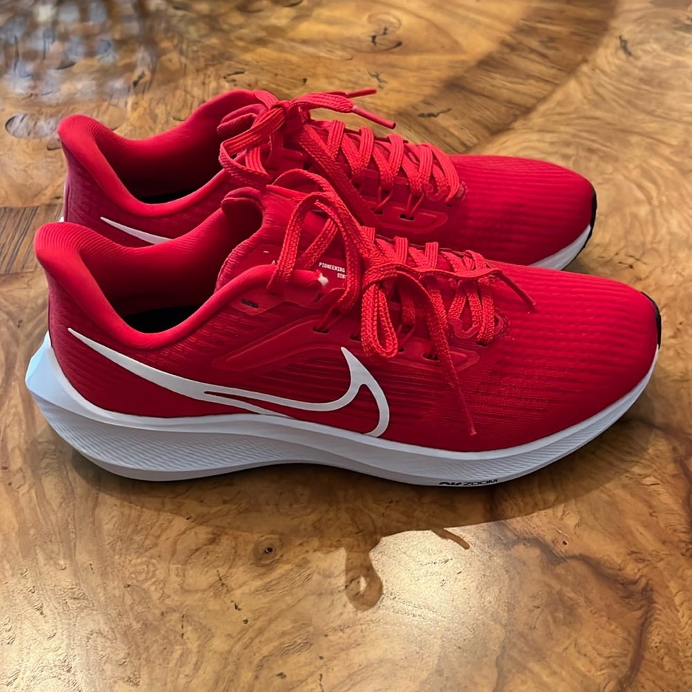 Nearly New Women’s Nike Pegasus 39 Air Zoom Running Shoes